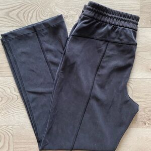 Lululemon Softstreme High-Rise Pant
Regular